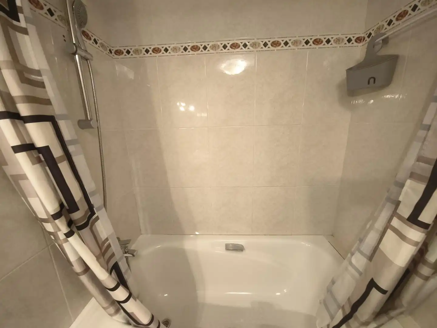 Bany de Pis de lloguer en Granada amb Aire condicionat, Calefacció i Terrassa
