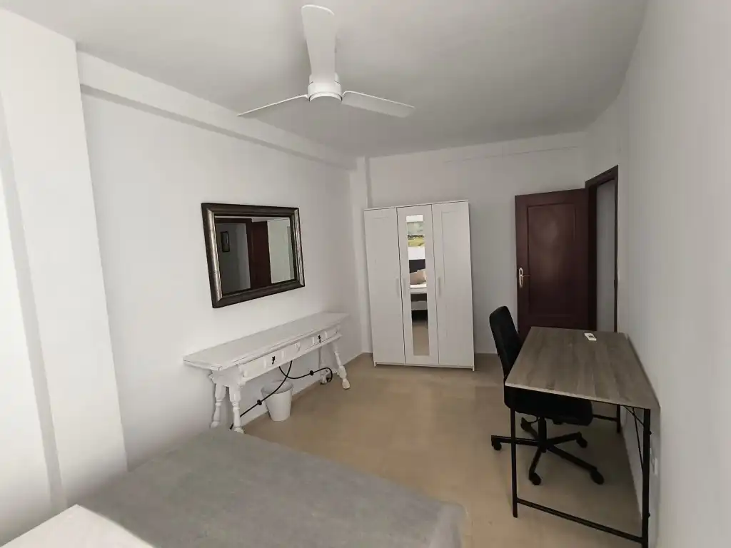 Flat for rent in Calle Julio Pellicer, Ciudad Jardín - Zoco