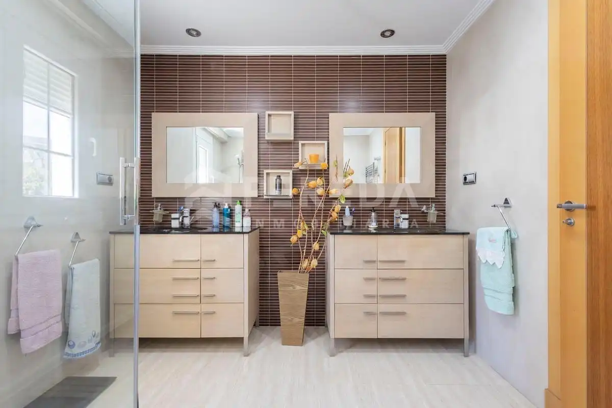 Baño de Casa o chalet en venta en Roquetas de Mar con Aire acondicionado, Jardín privado y Piscina