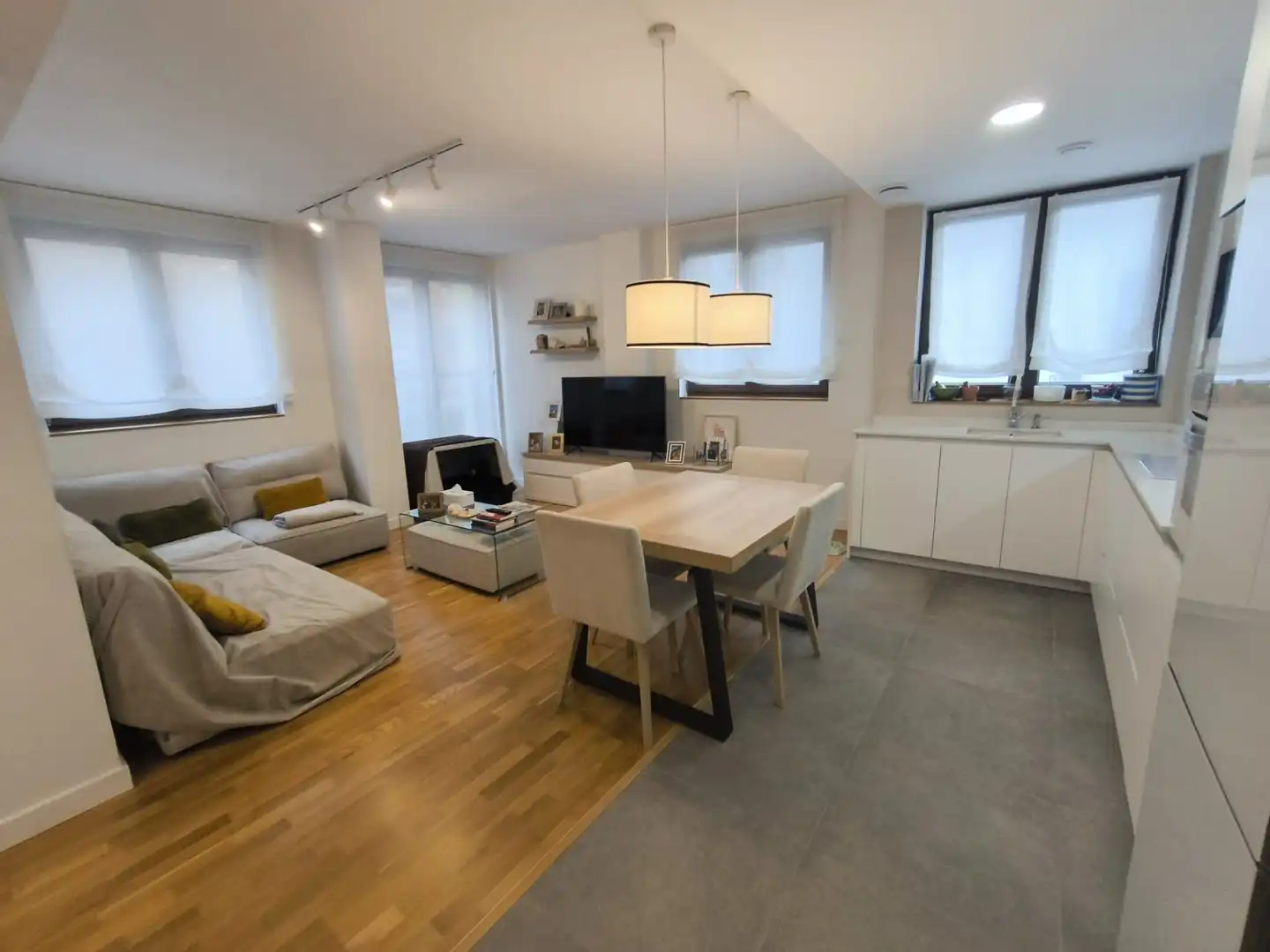 Sala de estar de Piso en venta en Valle de Trápaga-Trapagaran con Calefacción y Amueblado