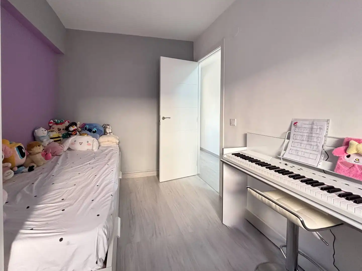 Bedroom of Flat for sale in Valencia  with Air Conditioner, Furnished and Balcony