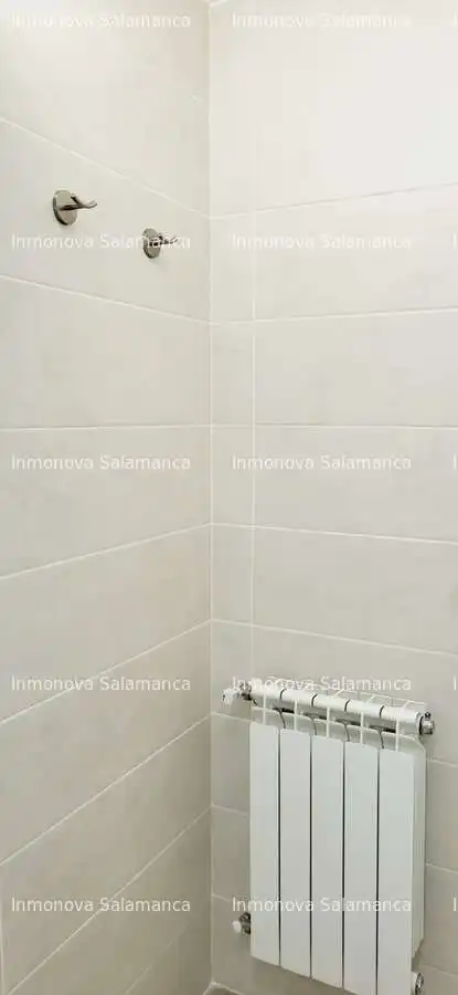 Badezimmer von Wohnung zur Miete in Salamanca mit Heizung und Möbliert