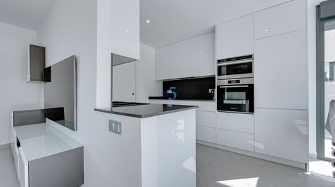 Impresionante villa de 5 dormitorios y 4,5 baños orientada al sur con sótano convertido en La Finca Golf Resort! Situada en el cod, Bild 5