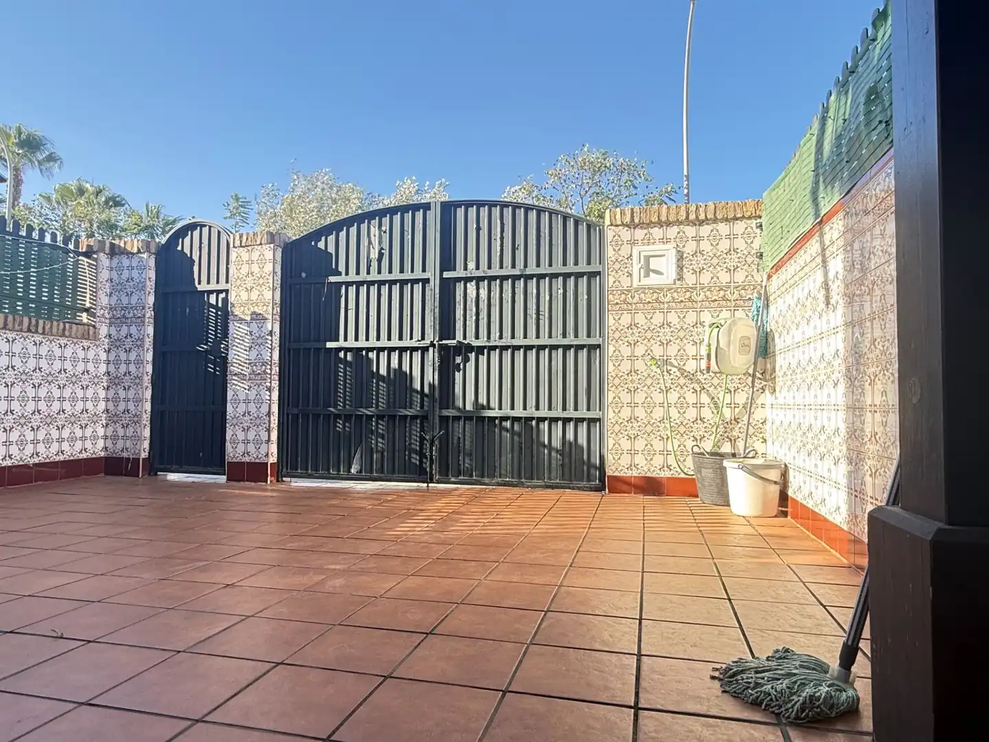 Vista exterior de Casa adosada en venta en Aljaraque con Aire acondicionado y Amueblado
