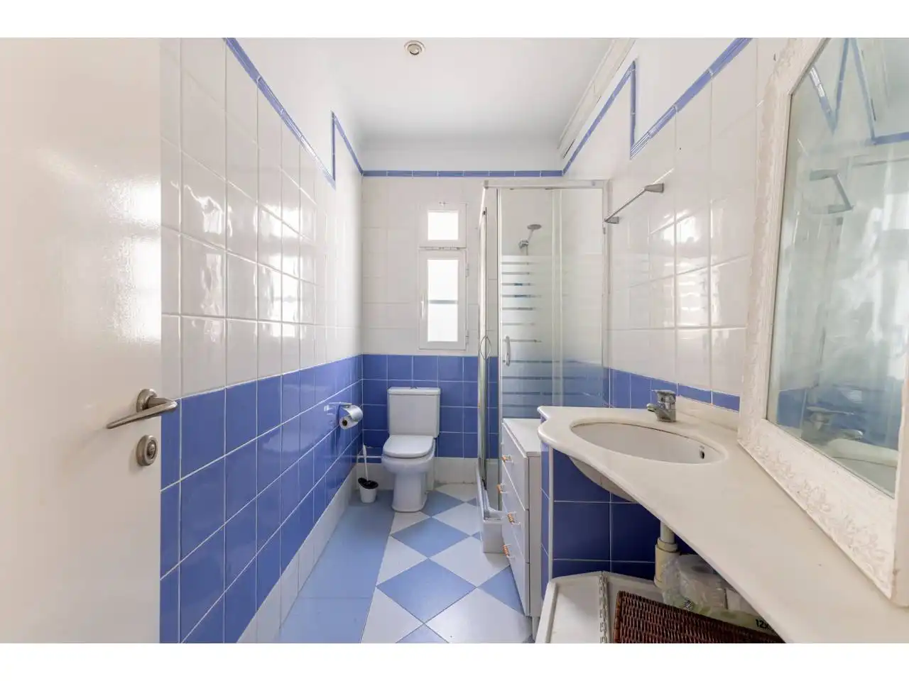 Bathroom of Attic for sale in Valencia  with Air Conditioner, Parquet flooring and Terrace