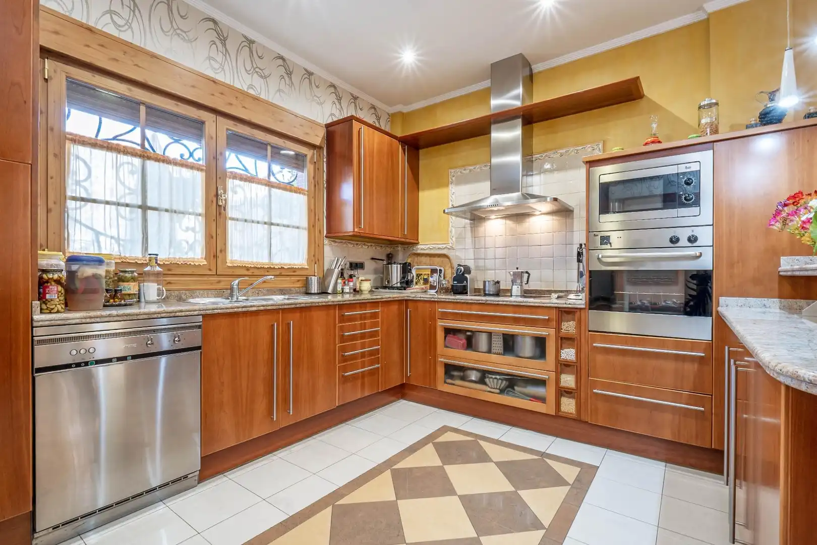 Cocina de Casa o chalet en venta en Granada con Aire acondicionado, Calefacción y Terraza