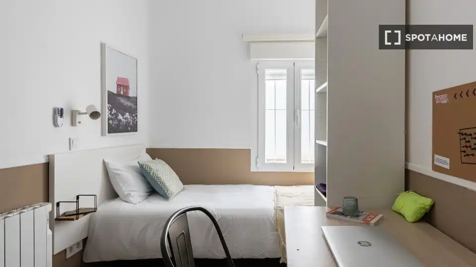 Habitación de Piso de alquiler en Getafe con Aire acondicionado, Calefacción y Amueblado