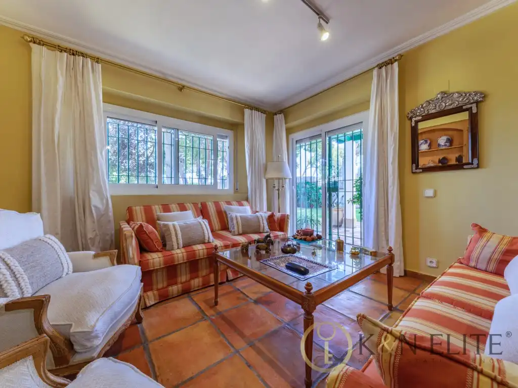 Sala d'estar de Casa o xalet en venda en Alicante / Alacant amb Aire condicionat, Jardí privat i Terrassa