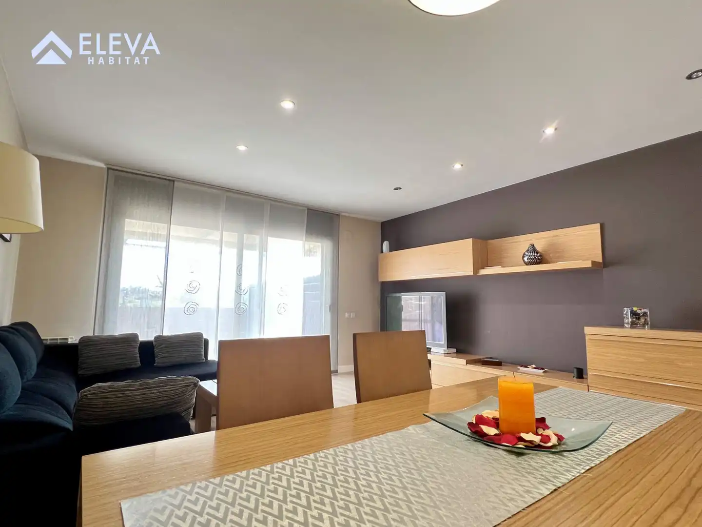 Sala d'estar de Casa adosada en venda en Lleida amb Aire condicionat, Parquet i Terrassa