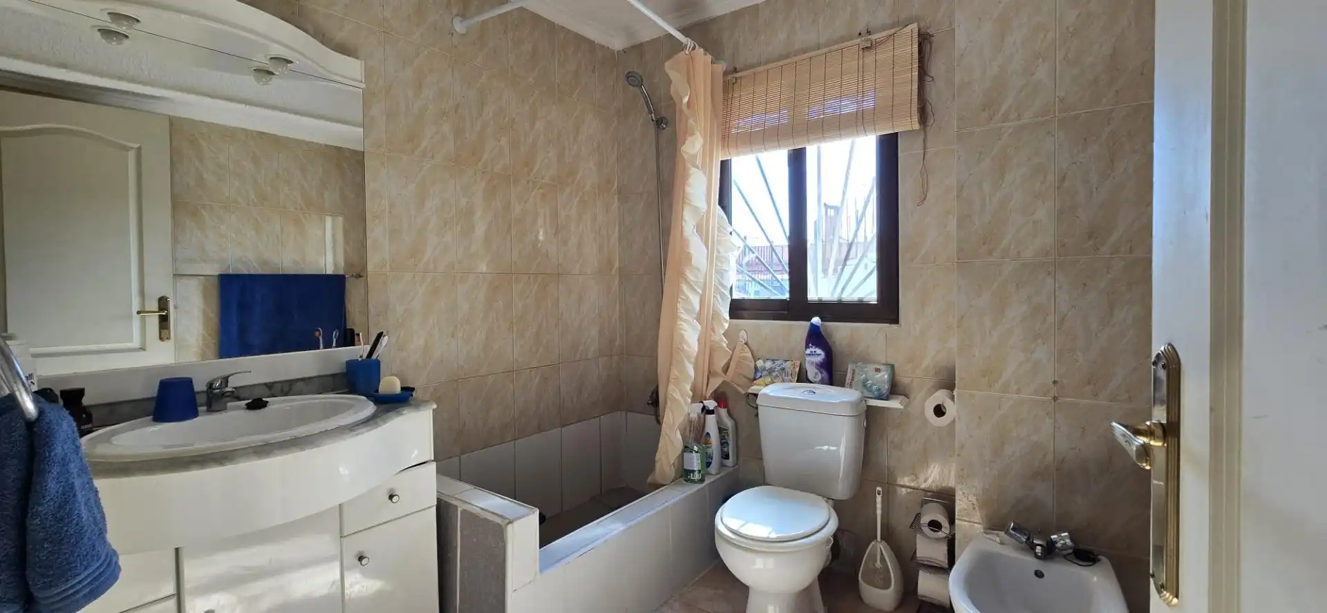 Baño de Casa o chalet en venta en Llíria con Jardín privado, Terraza y Piscina comunitaria