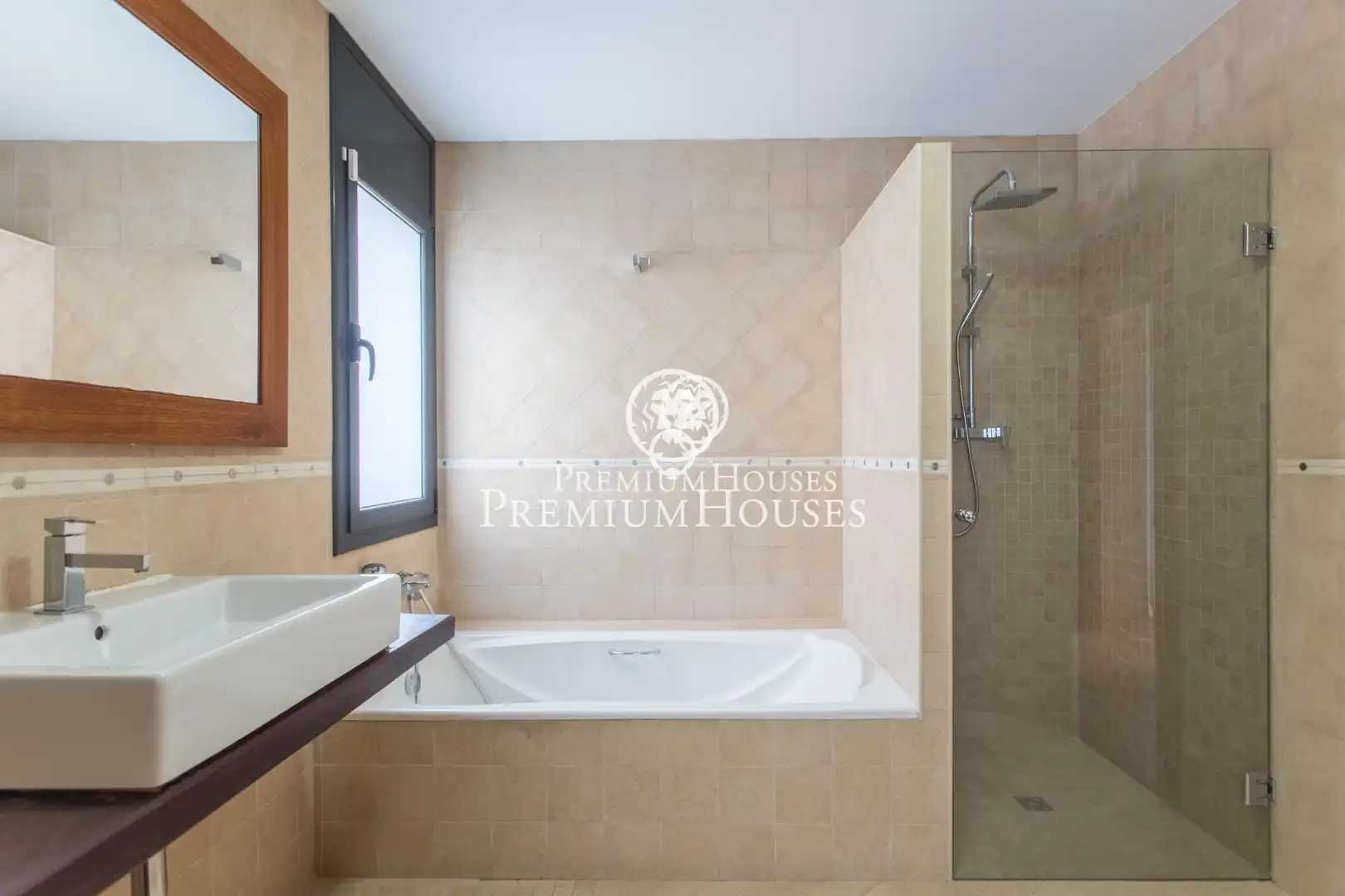 Bathroom of Houses for sale in Sant Andreu de Llavaneres  with Heating, Private garden and Parquet flooring
