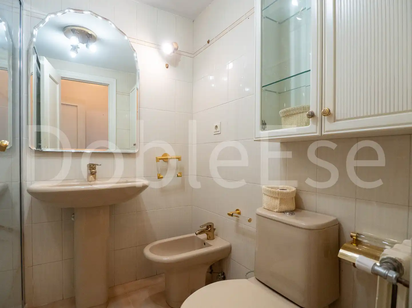 Baño de Ático de alquiler en Gijón  con Calefacción, Jardín privado y Parquet