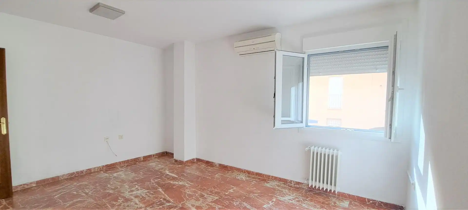 Dormitori de Dúplex de lloguer en Granada amb Aire condicionat i Traster