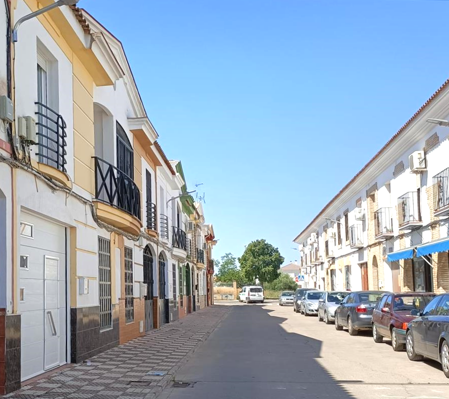 Vista exterior de Casa adosada en venda en La Carlota amb Terrassa