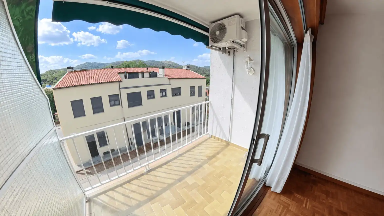 Balcony of Flat for sale in Llinars del Vallès  with Air Conditioner, Heating and Parquet flooring