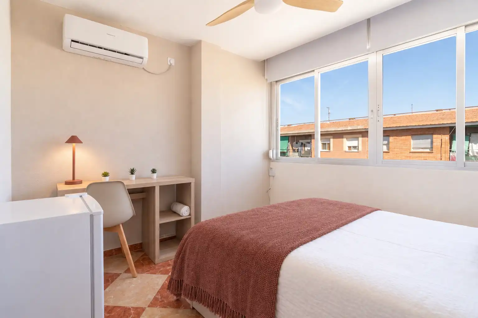 Bedroom of Flat for share in Universidad