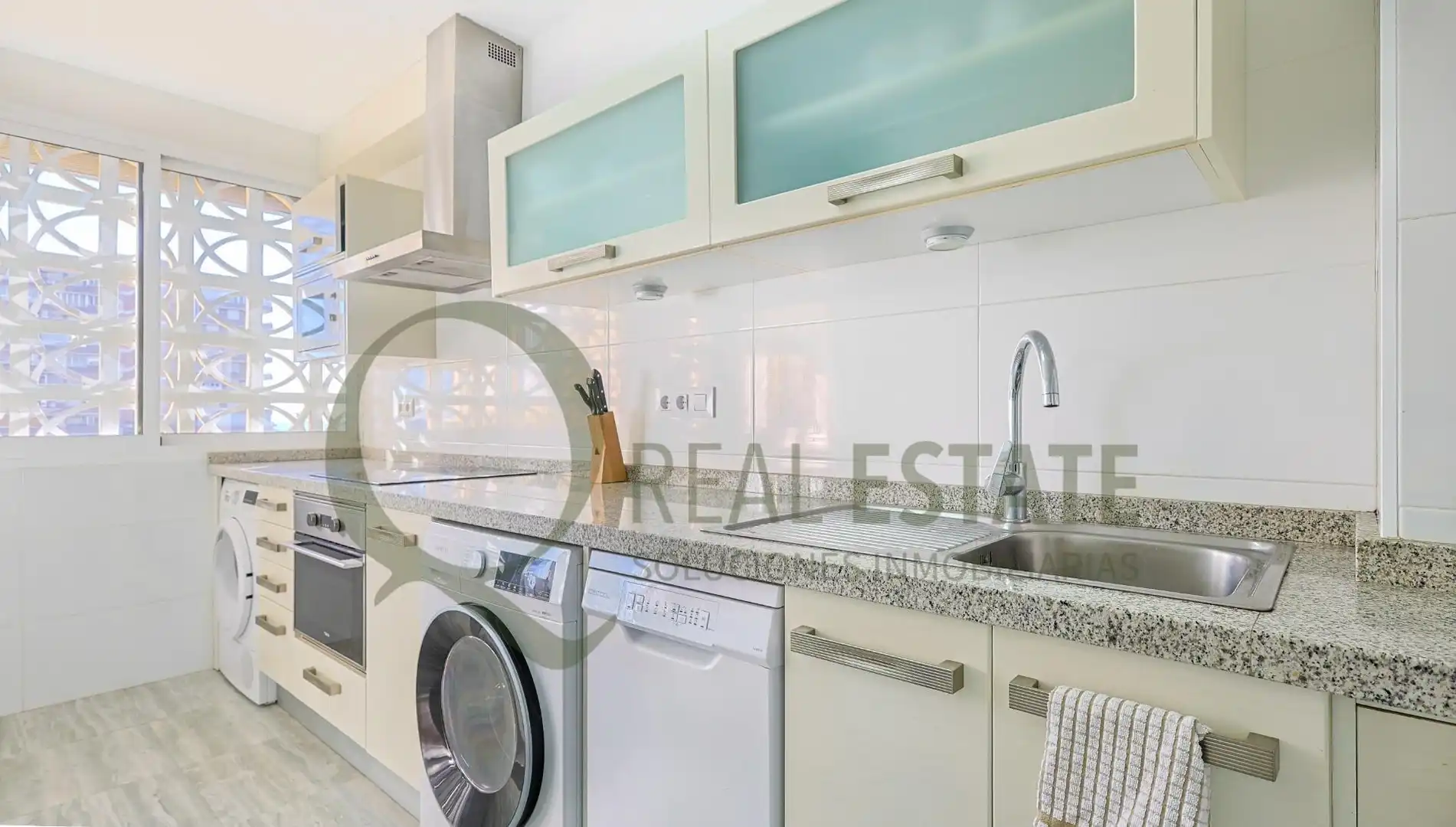 Küche von Wohnung zum Verkauf in Alicante / Alacant mit Heizung, Privatgarten und Terrasse