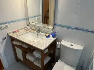 Badezimmer von Wohnung zur Miete in Torredembarra mit Klimaanlage, Heizung und Privatgarten