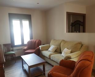 Sala d'estar de Casa o xalet de lloguer en Peligros amb Aire condicionat i Piscina