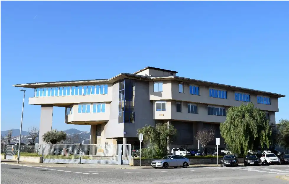 Vista exterior de Nave industrial en venta en Molins de Rei con Alarma