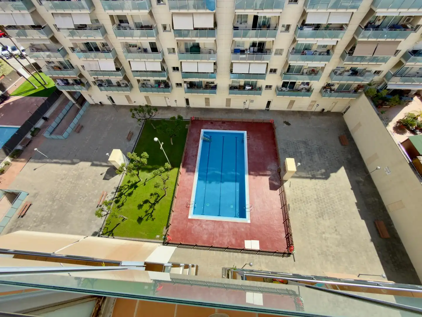 Piscina de Ático en venta en Cornellà de Llobregat con Aire acondicionado, Calefacción y Parquet
