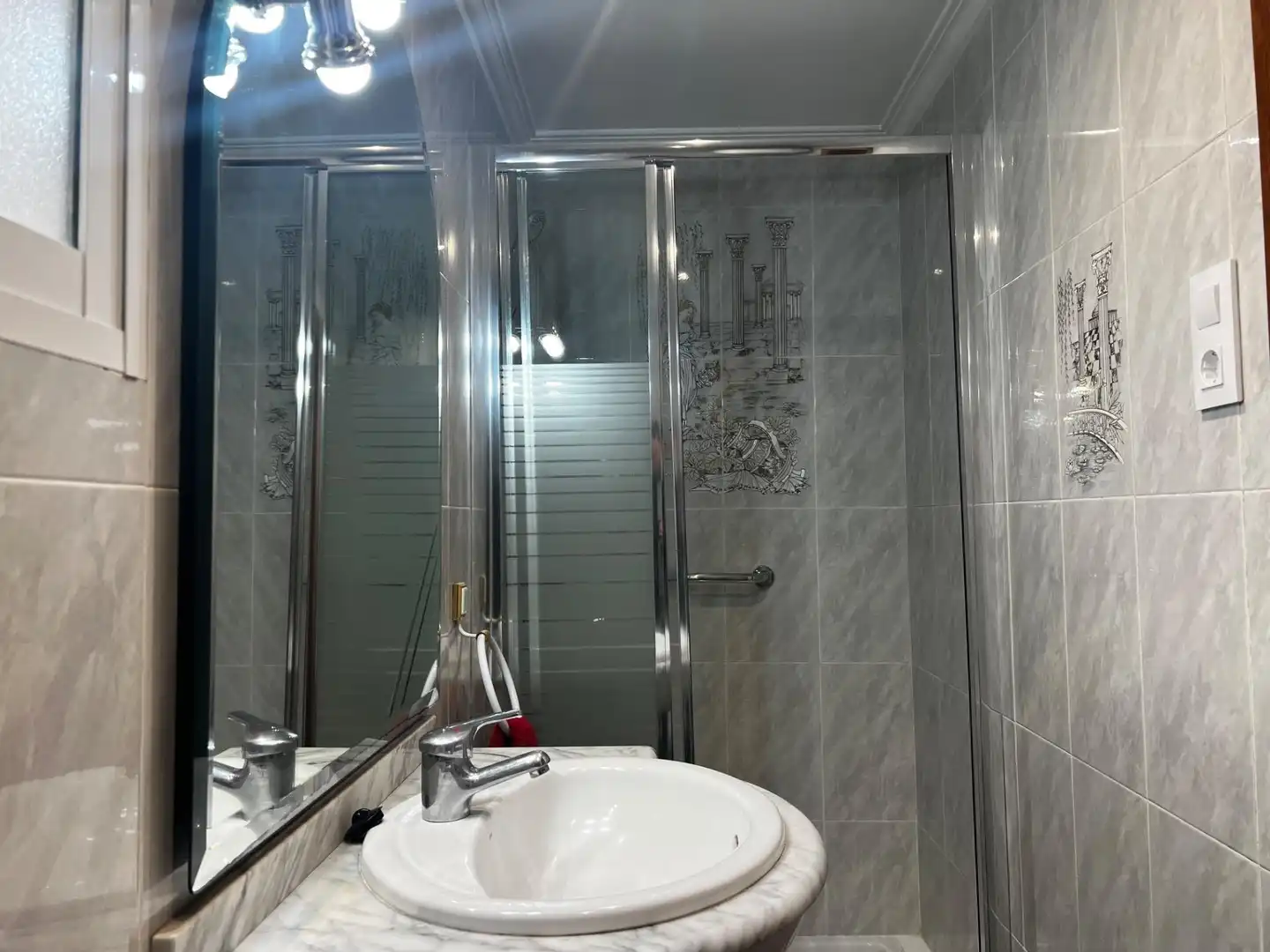 Bathroom of Flat for sale in Valencia  with Air Conditioner and Alarm