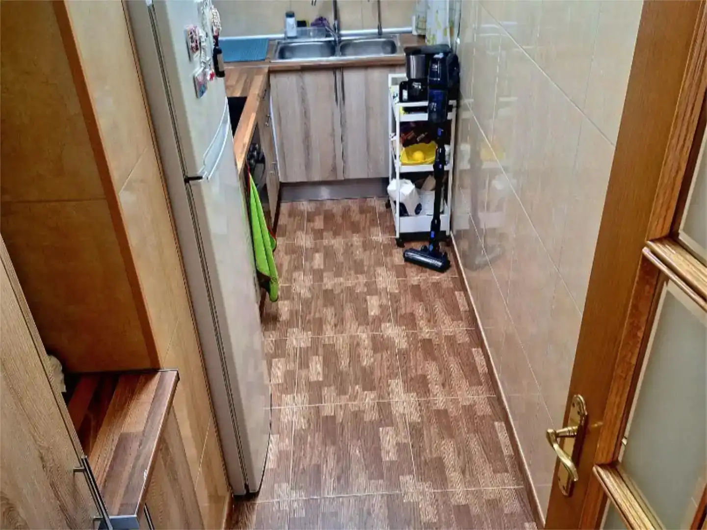Kitchen of Flat for share in Cornellà de Llobregat  with Air Conditioner, Furnished and Balcony
