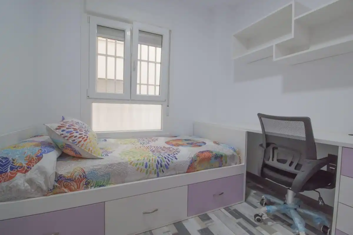 Schlafzimmer von Wohnung zur untervermieten in Almería mit Klimaanlage, Heizung und Möbliert