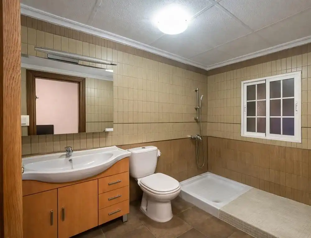 Bany de Apartament en venda en Catral amb Terrassa, Moblat i Balcó