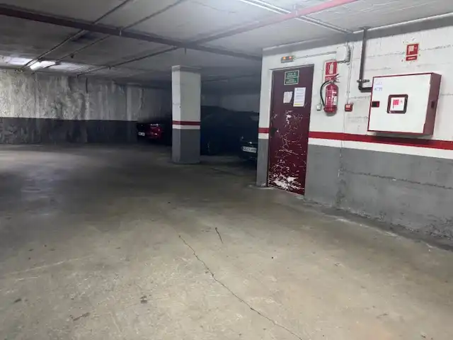 Parkplatz von Garage zum Verkauf in Barcelona mit Alarm