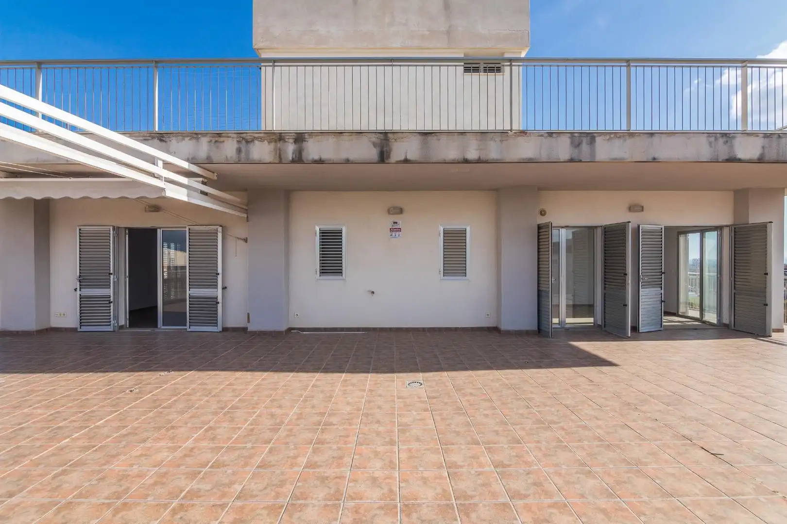 Außenansicht von Dachboden zum Verkauf in Elche / Elx mit Klimaanlage, Heizung und Terrasse