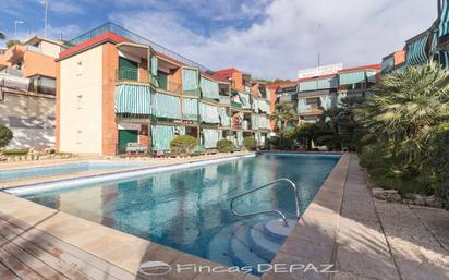 Piscina de Apartament en venda en Castelldefels amb Aire condicionat, Calefacció i Jardí privat