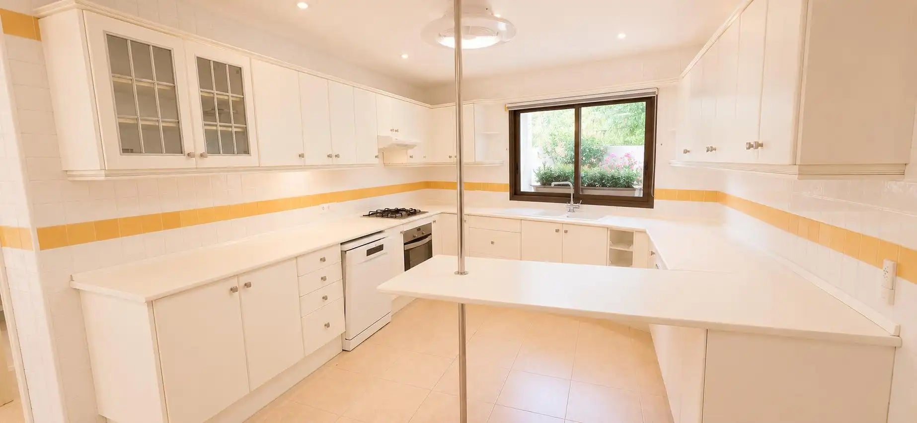 Cuina de Casa o xalet en venda en Calvià amb Aire condicionat, Calefacció i Jardí privat