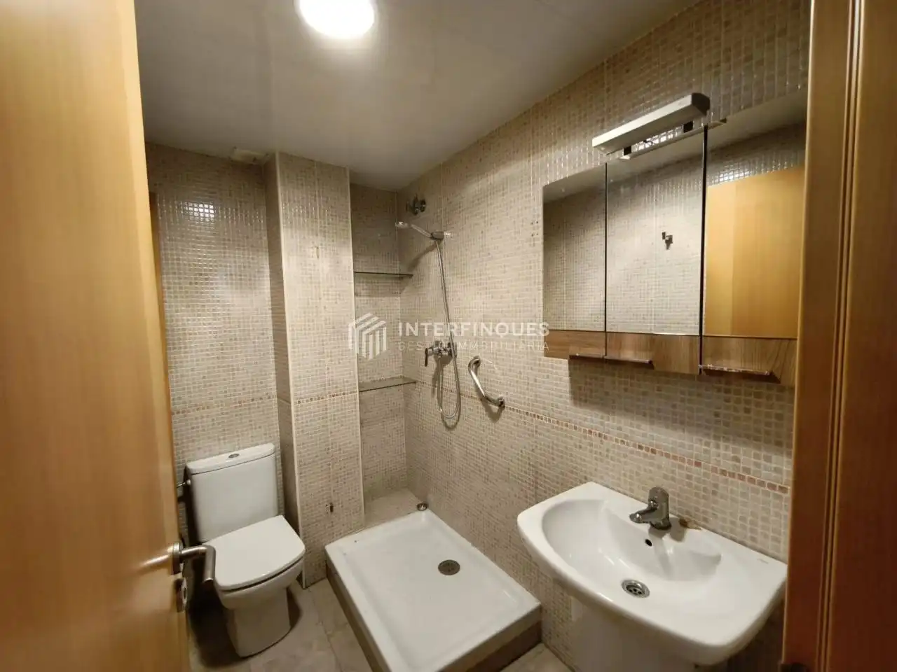 Baño de Dúplex en venta en Badalona con Calefacción, Parquet y Terraza