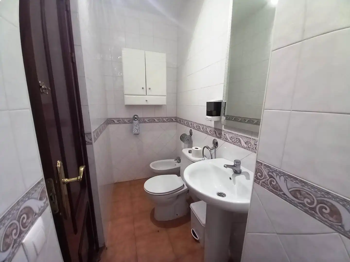 Bathroom of Houses for sale in El Pedroso  with Air Conditioner, Terrace and Storage room