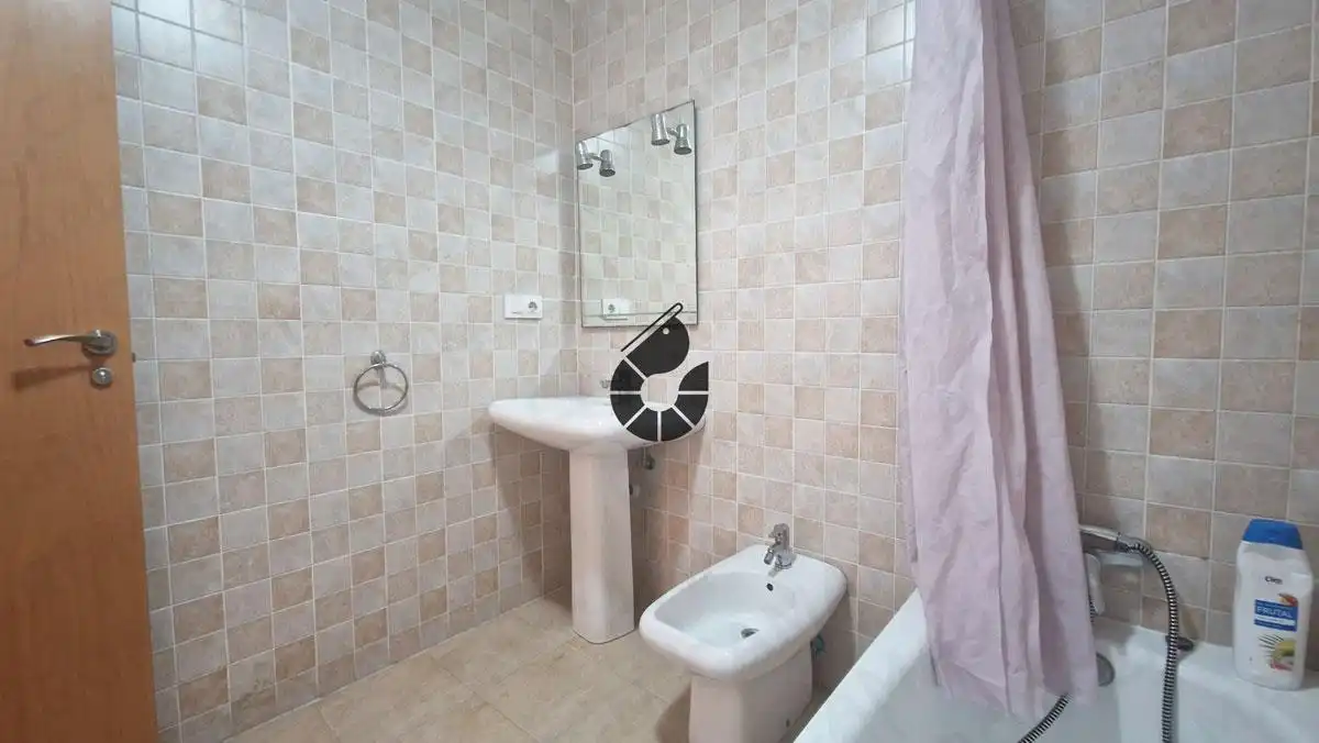 Baño de Piso en venta en Coria del Río con Jardín privado, Trastero y Piscina