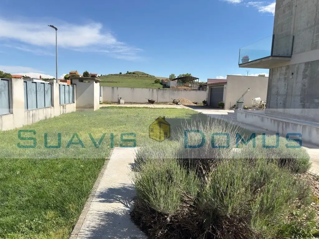 Casa o xalet en venda en Roales amb Calefacció, Terrassa i Piscina