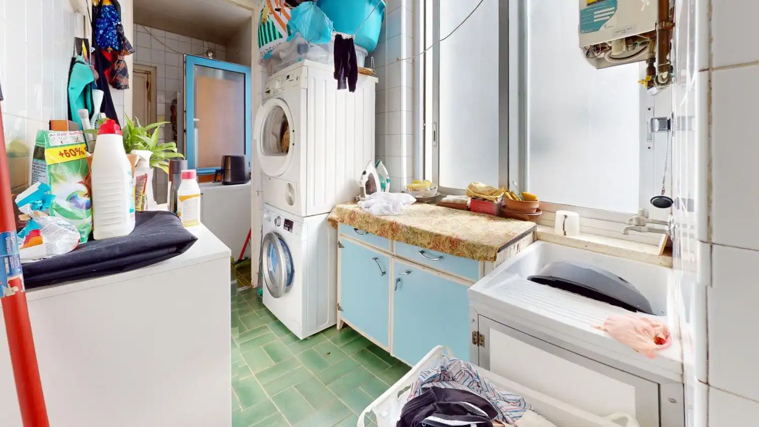 Kitchen of Flat for sale in Sevilla  with Air Conditioner, Terrace and Storage room