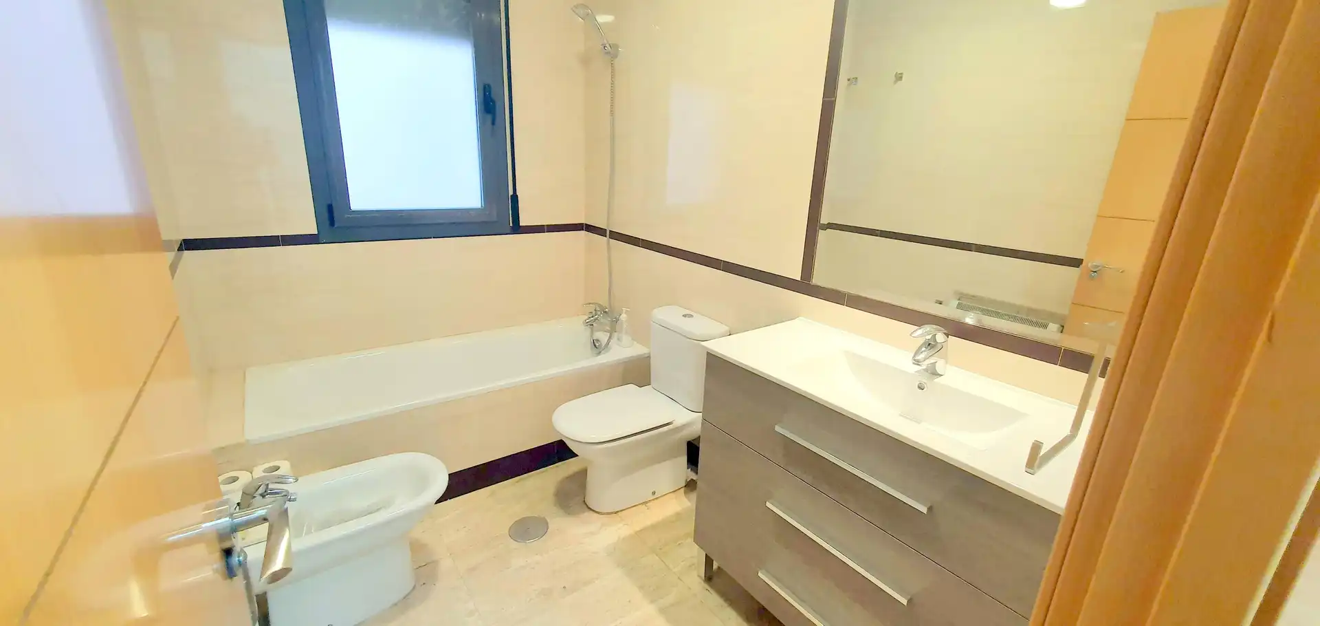 Baño de Oficina de alquiler en Pozuelo de Alarcón con Aire acondicionado, Calefacción y Terraza