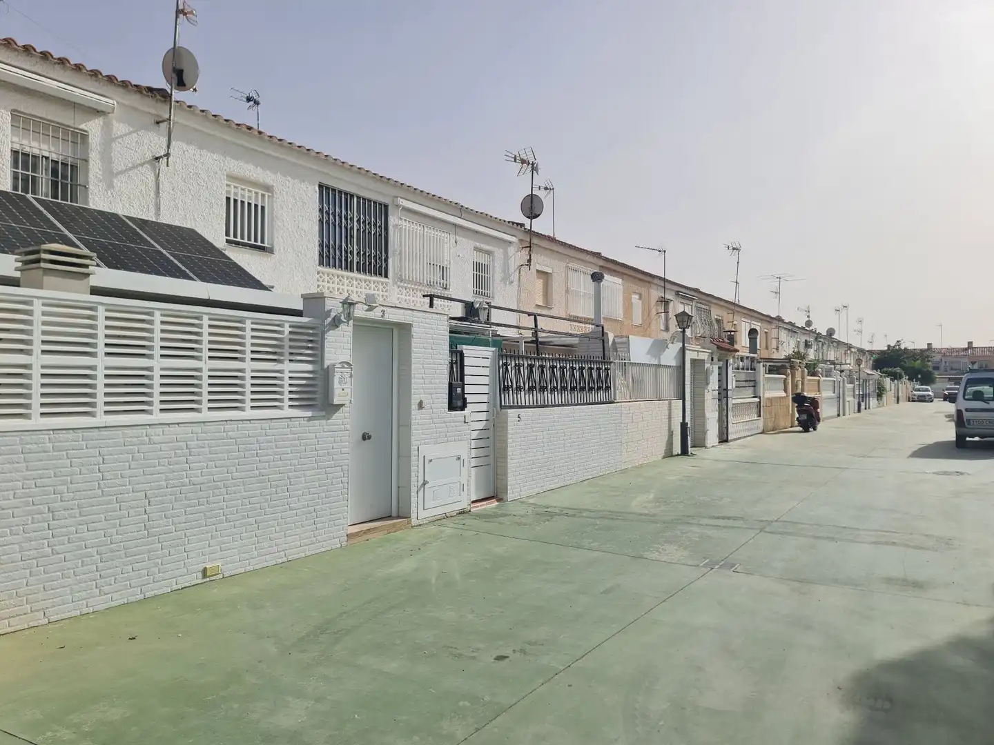 Vista exterior de Casa o chalet de alquiler en Santa Pola con Aire acondicionado, Jardín privado y Trastero
