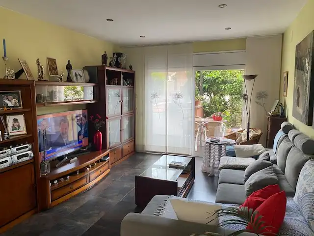 Sala de estar de Casa adosada en venta en Montcada i Reixac con Calefacción, Jardín privado y Terraza