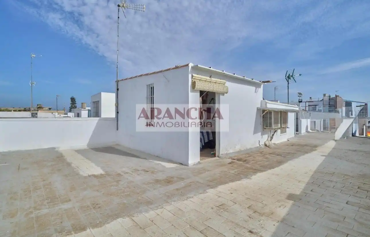 Vista exterior de Piso en venta en Chipiona