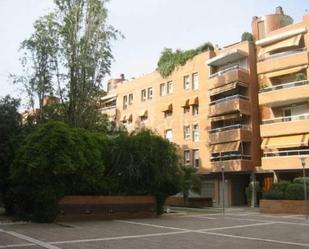 Vista exterior de Àtic de lloguer en Esplugues de Llobregat amb Calefacció, Terrassa i Forn