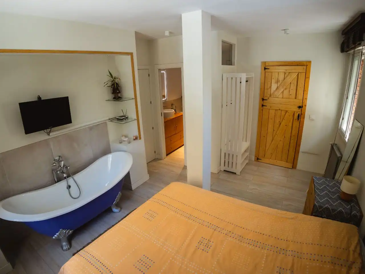 Dormitori de Apartament de lloguer en Madrid amb Aire condicionat, Calefacció i Moblat