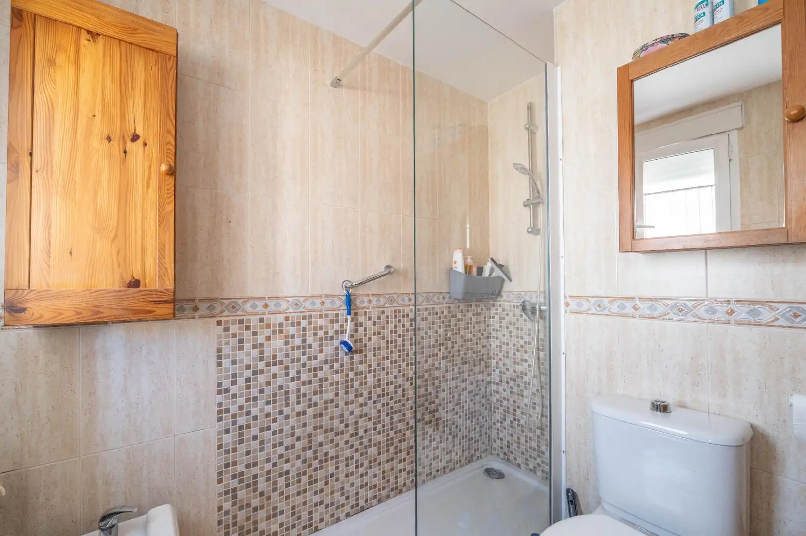 Badezimmer von Einfamilien-Reihenhaus zum Verkauf in Granada mit Klimaanlage