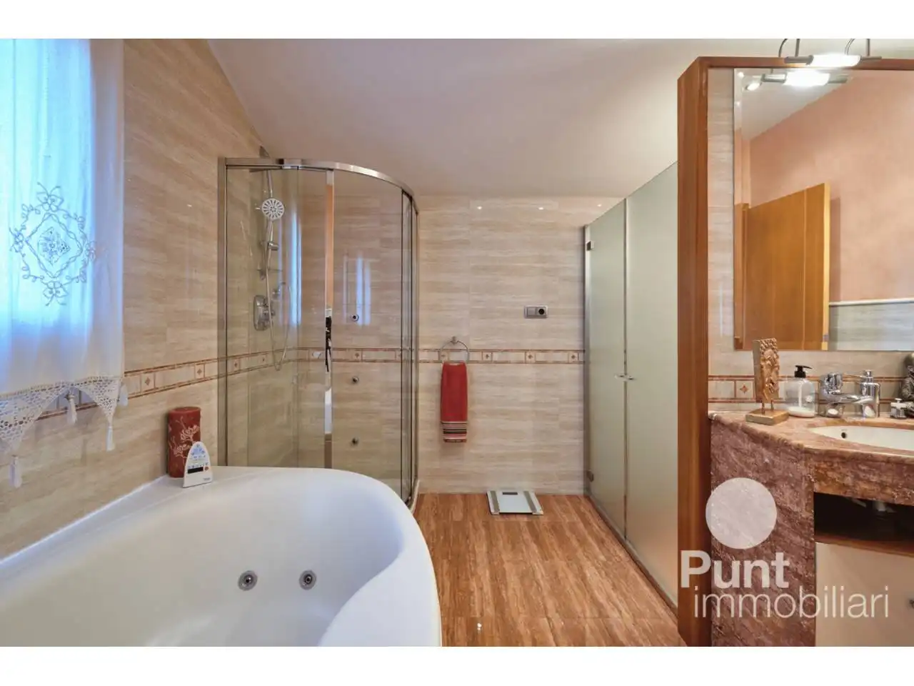 Bany de Casa o xalet en venda en Premià de Dalt amb Aire condicionat, Calefacció i Jardí privat