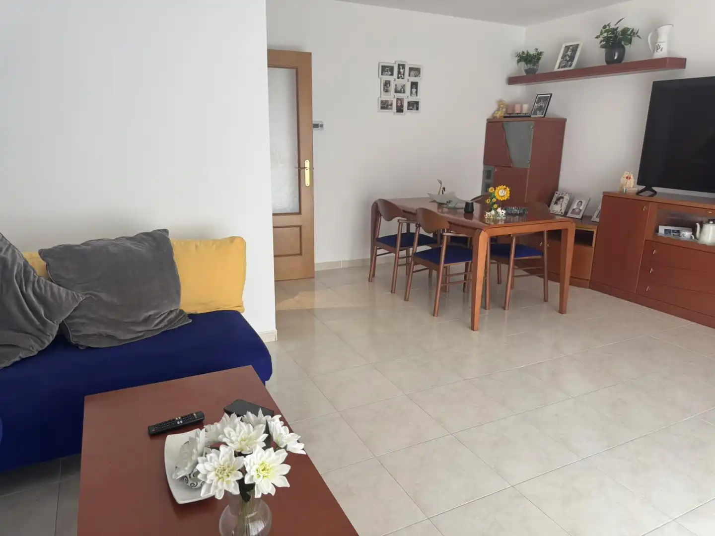 Wohnzimmer von Einfamilien-Reihenhaus zum Verkauf in Guissona mit Heizung, Privatgarten und Ofen