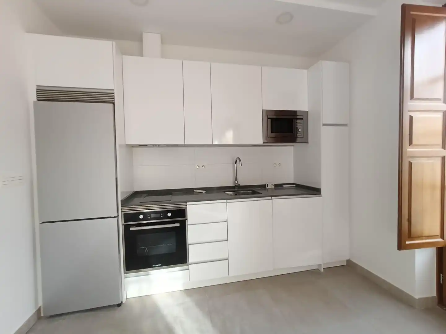 Cuina de Pis de lloguer en Granada amb Aire condicionat, Calefacció i Balcó