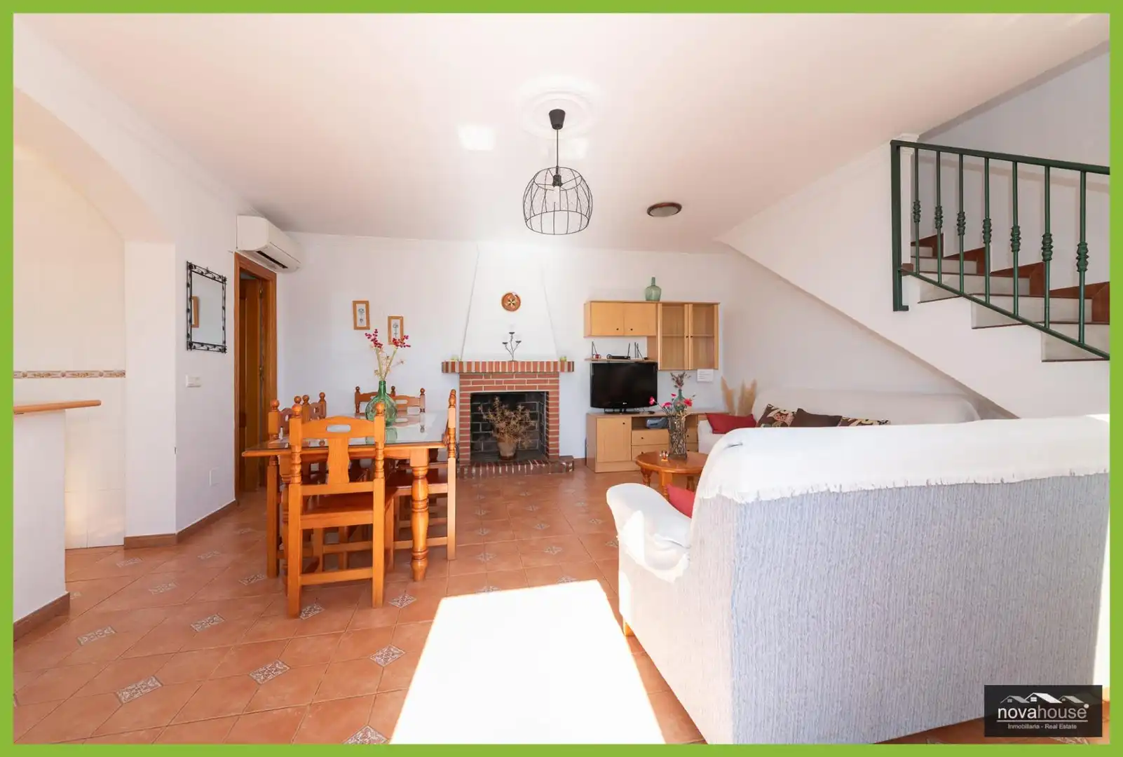 Sala de estar de Finca rústica en venta en Nerja con Aire acondicionado, Trastero y Piscina