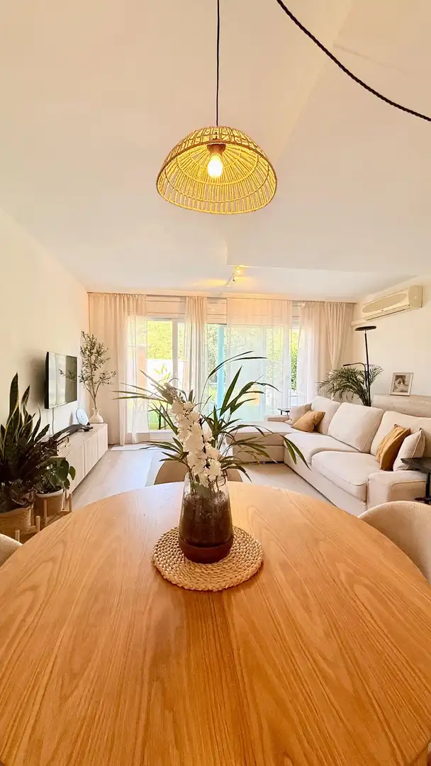 Sala d'estar de Casa adosada en venda en Cunit amb Aire condicionat, Calefacció i Jardí privat